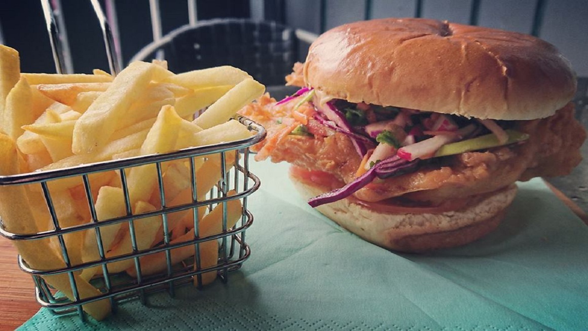 <h2>Lunch Specials</h2><div class='slide-content'>Look out for our special lunch time meals changing daily. Like this chicken and Asian slaw burger with skinny fries </div><a href='http://www.facebook.com/coastholywood' class='btn' title='See our Facebook page for updates'>See our Facebook page for updates</a>