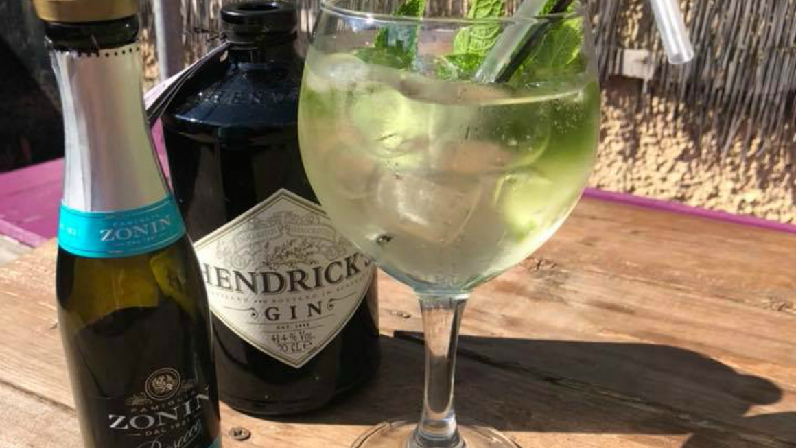 <h2>Coast Courtyard</h2><div class='slide-content'>Drinks and food Al Fresco. Our Courtyard is perfect for enjoying casual food and drinks in our private garden</div><a href='http://coastholywood.com/coast/menu/' class='btn' title='Our Menu'>Our Menu</a>