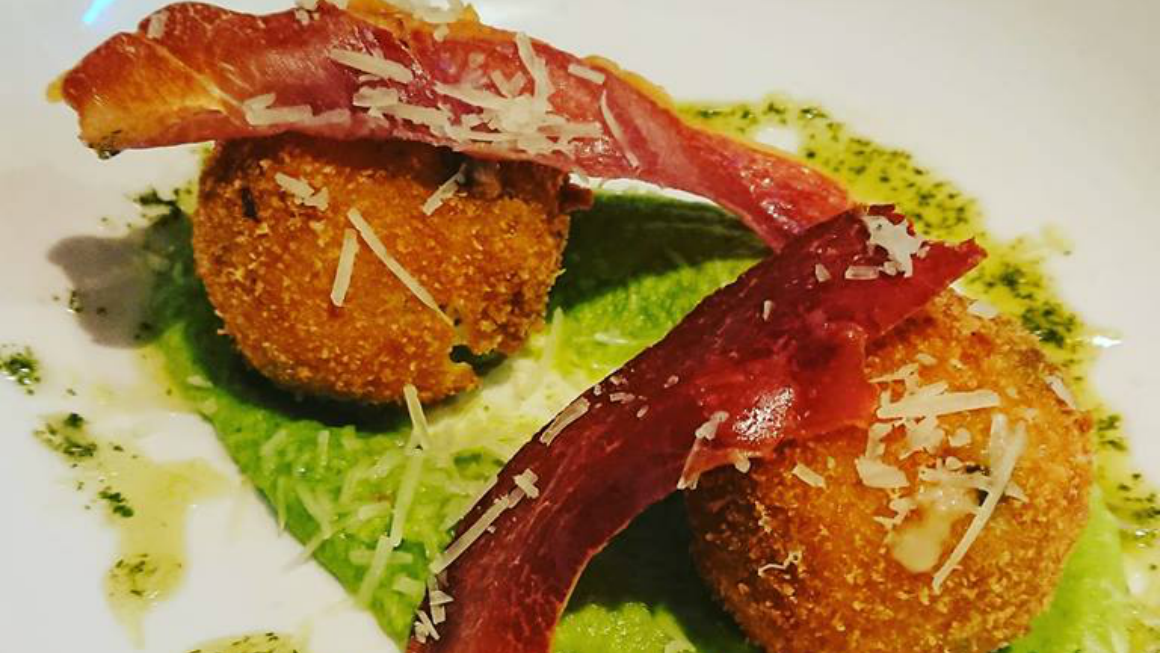 <h2>Daily Specials</h2><div class='slide-content'>Fantastic specials like Pea and parmesan arancini, perfect as a starter or for a lunch time bite.</div><a href='http://www.facebook.com/coastholywood' class='btn' title='Look out for details'>Look out for details</a>